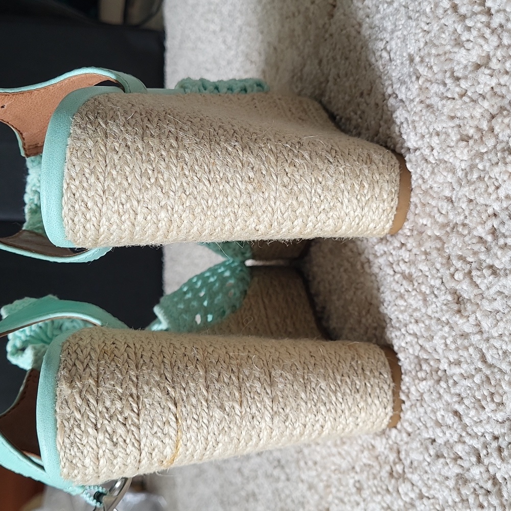 Mint Green Crochet Wedges - Picture 6 of 10